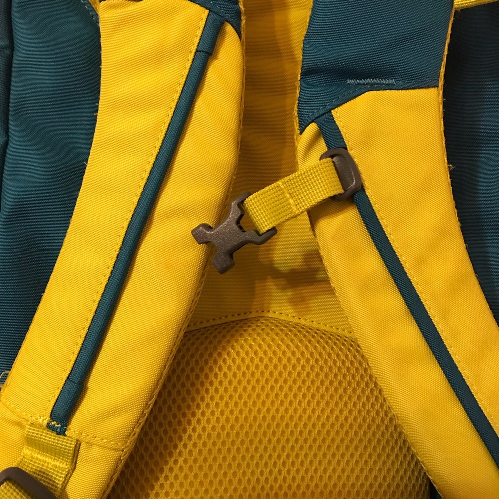 Kelty Flint 32L Backpack in teal and lime green - Picture 13 of 14